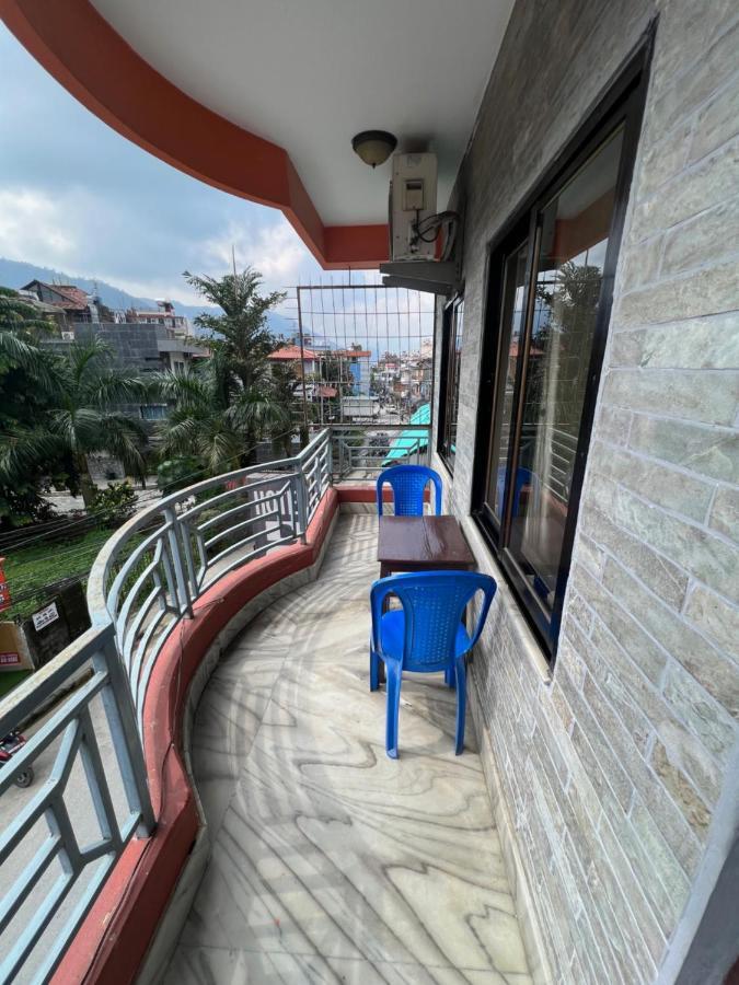 Hotel Donosti Pokhara Bagian luar foto