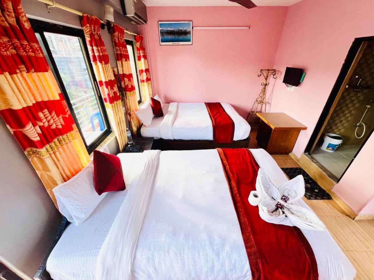 Hotel Donosti Pokhara Bagian luar foto