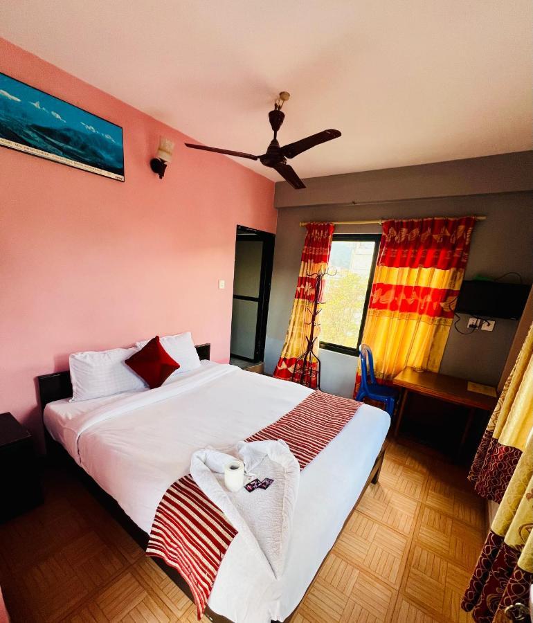 Hotel Donosti Pokhara Bagian luar foto