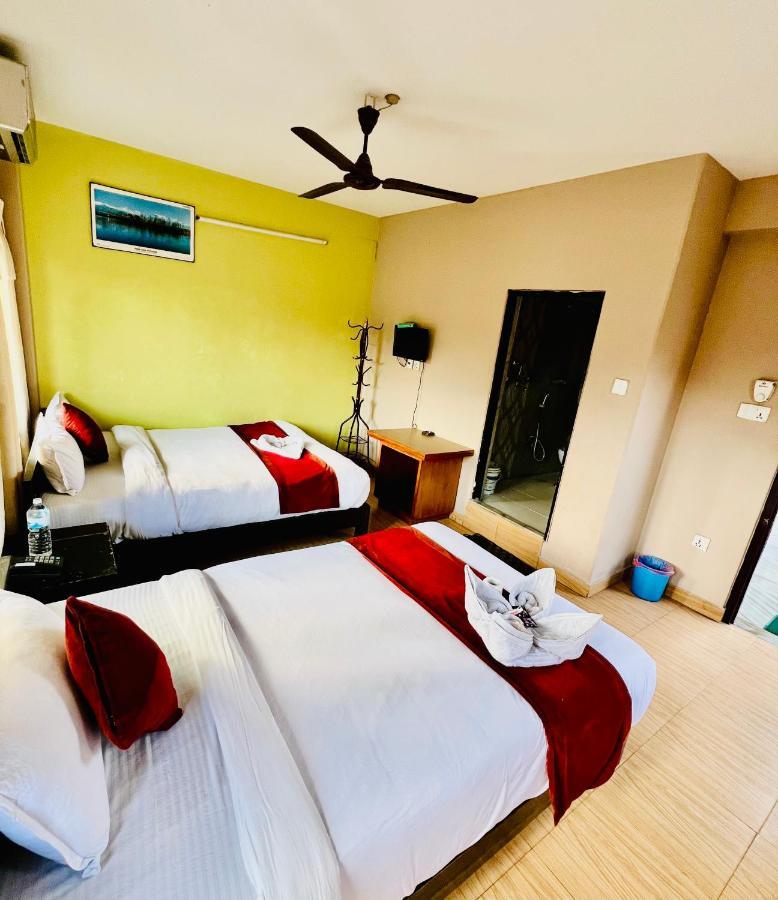 Hotel Donosti Pokhara Bagian luar foto