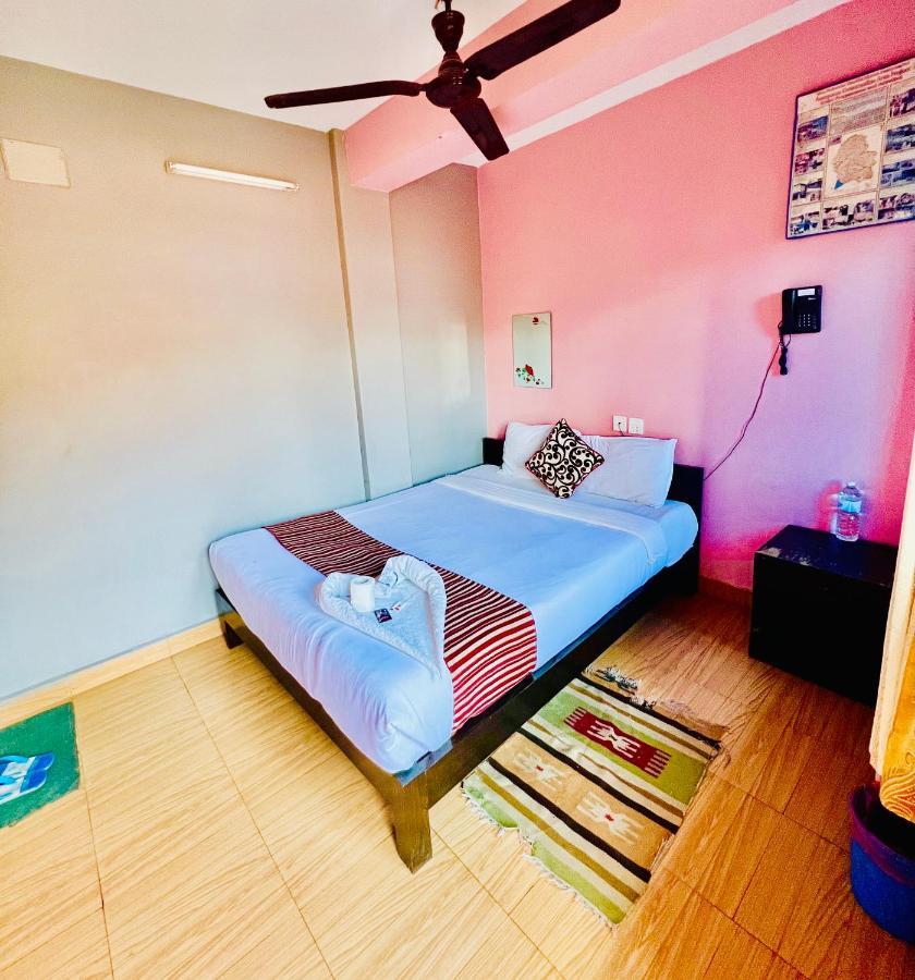 Hotel Donosti Pokhara Bagian luar foto