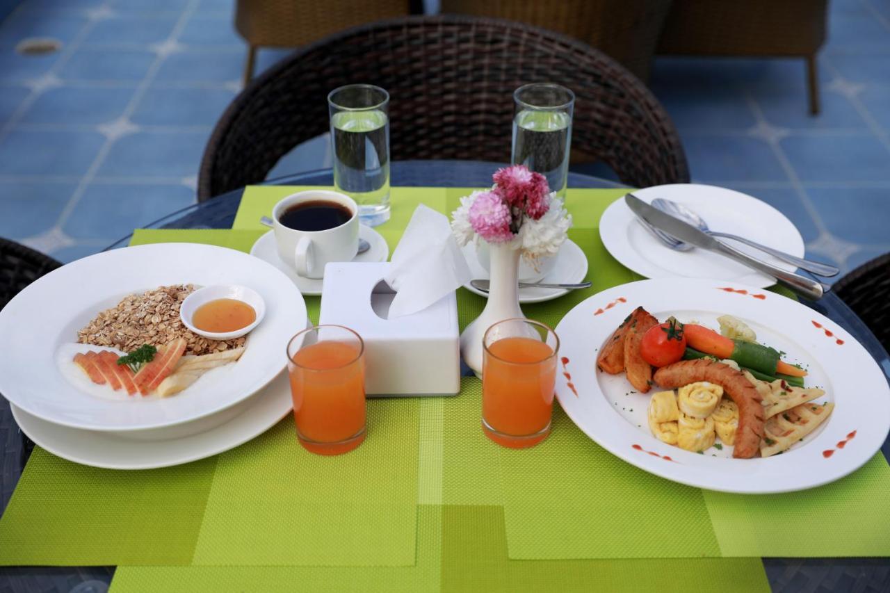 Hotel Donosti Pokhara Bagian luar foto