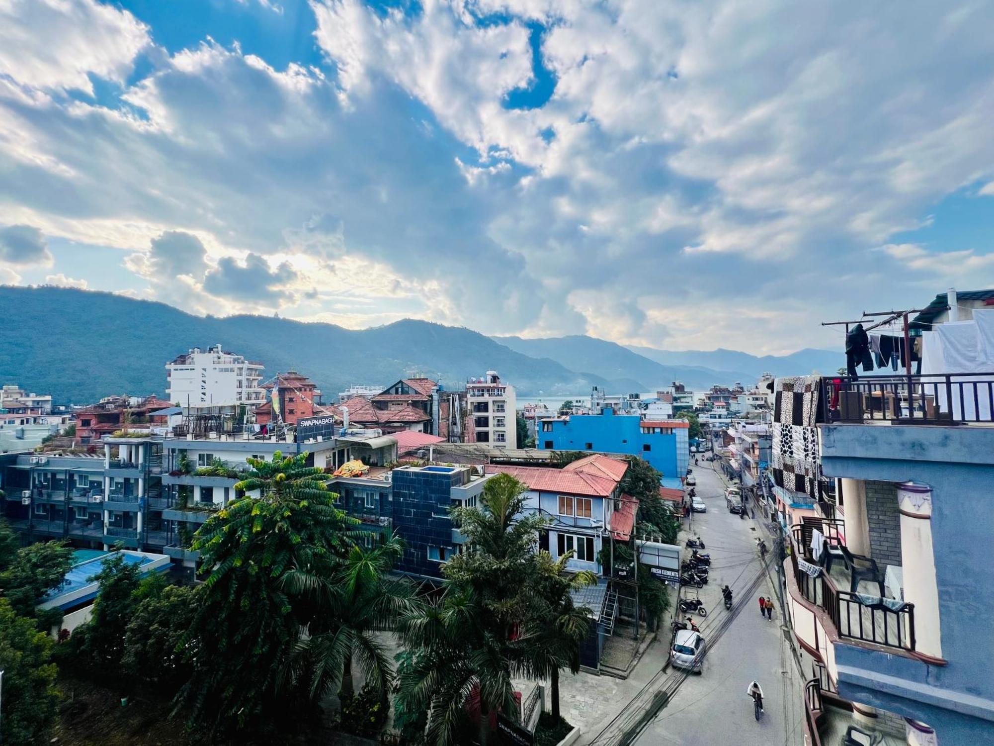 Hotel Donosti Pokhara Bagian luar foto